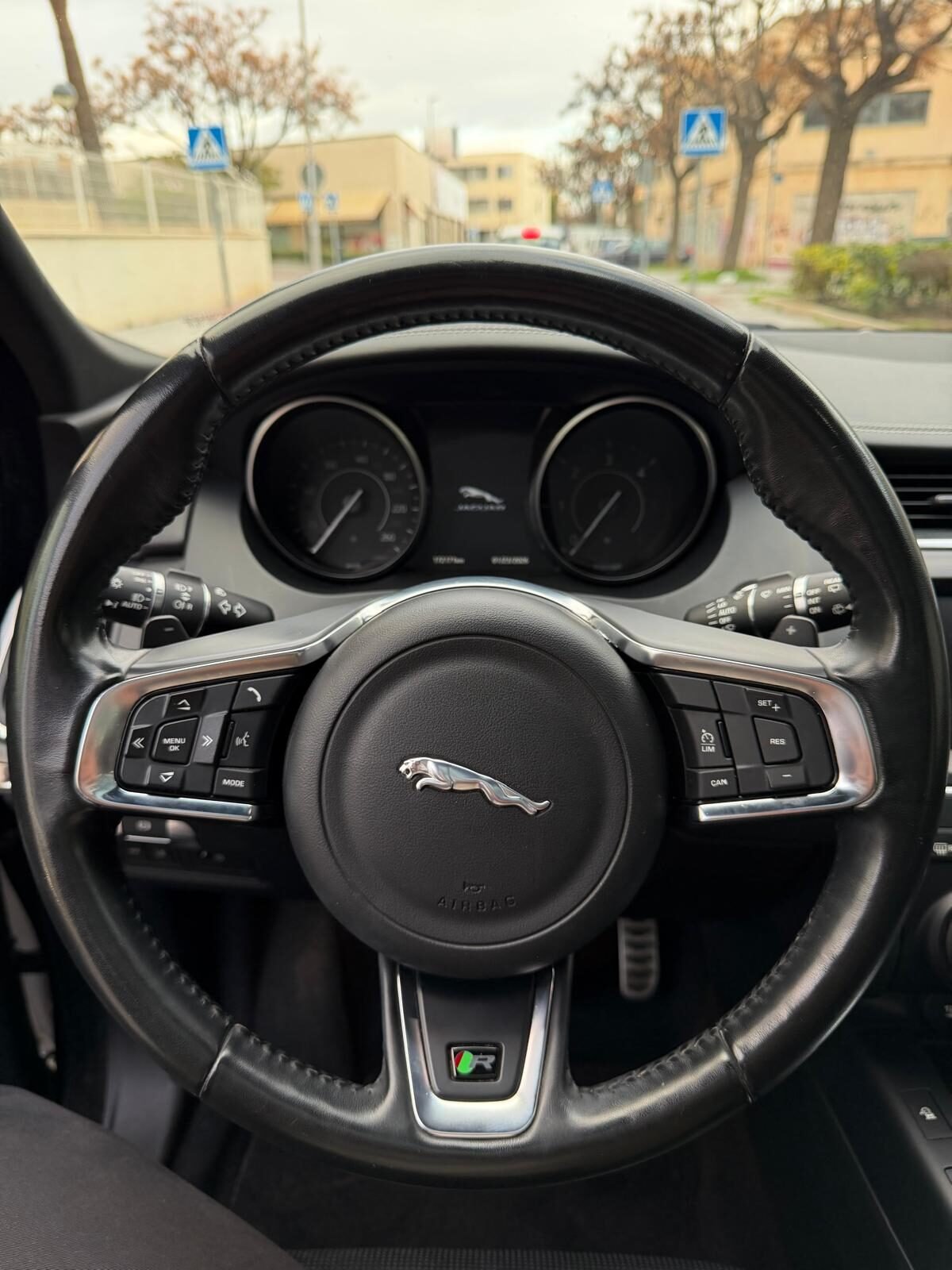 JAGUAR 2.0 D AWD R-DYNAMIC